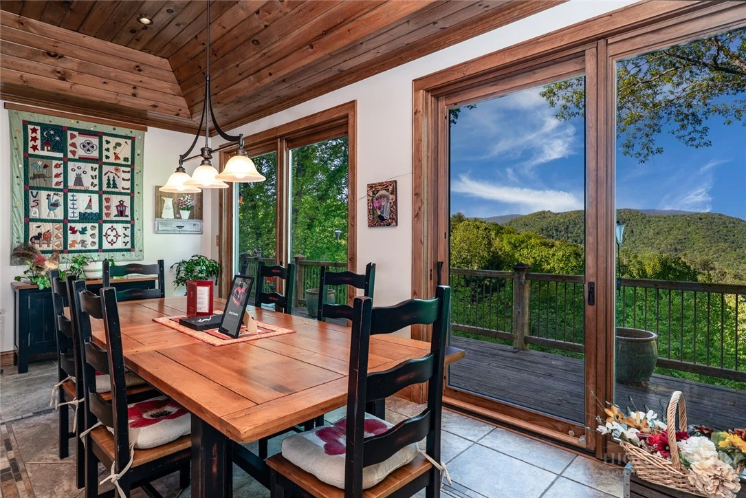 Image number 17 for the current listing