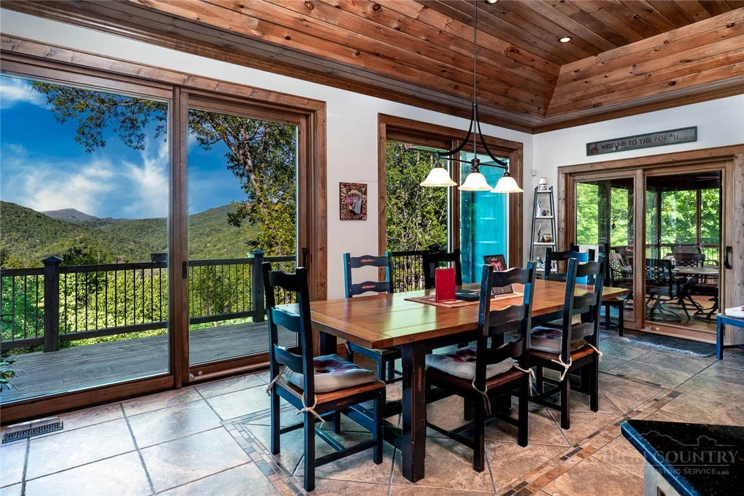Image number 18 for the current listing