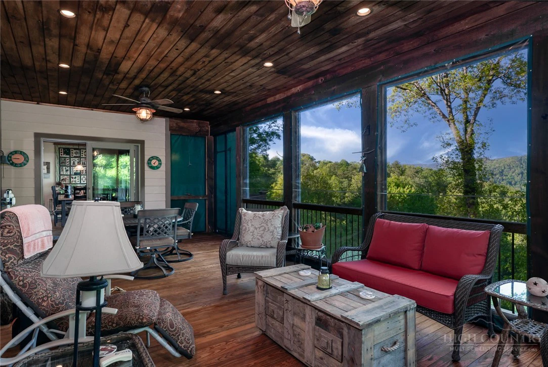 Image number 19 for the current listing