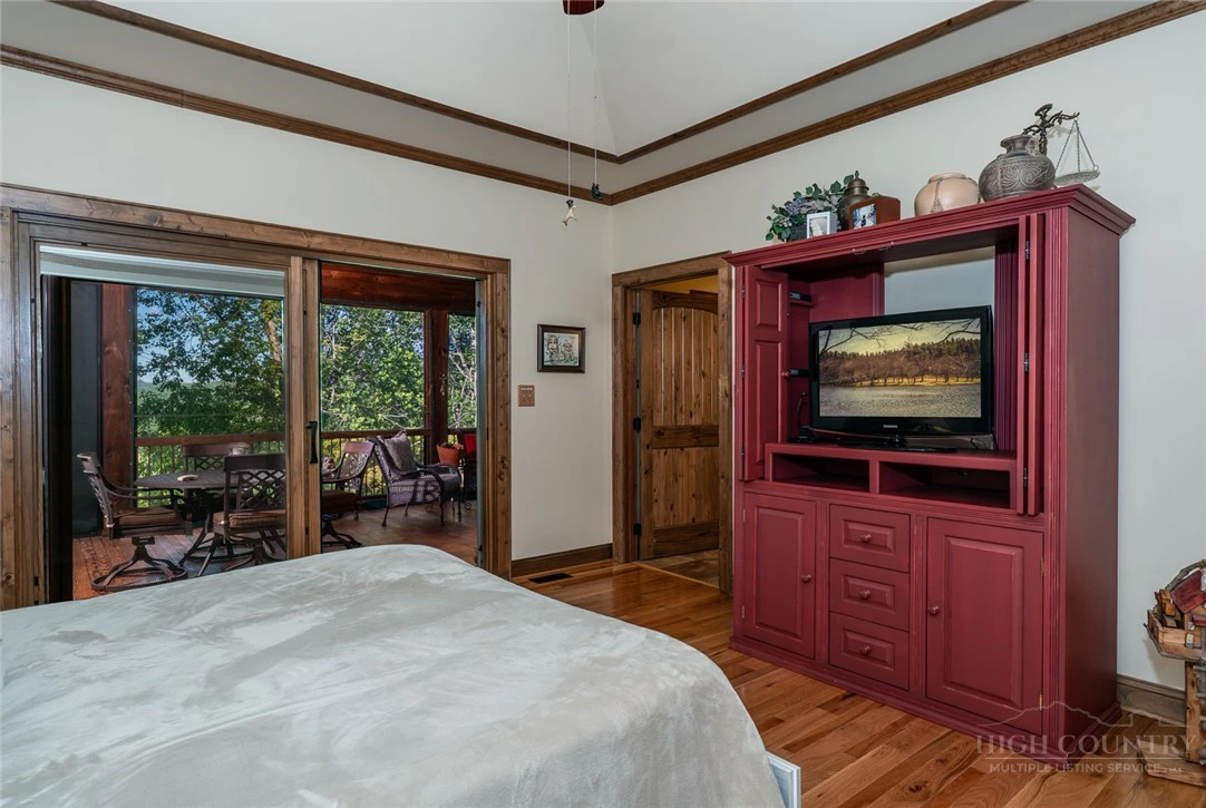 Image number 20 for the current listing