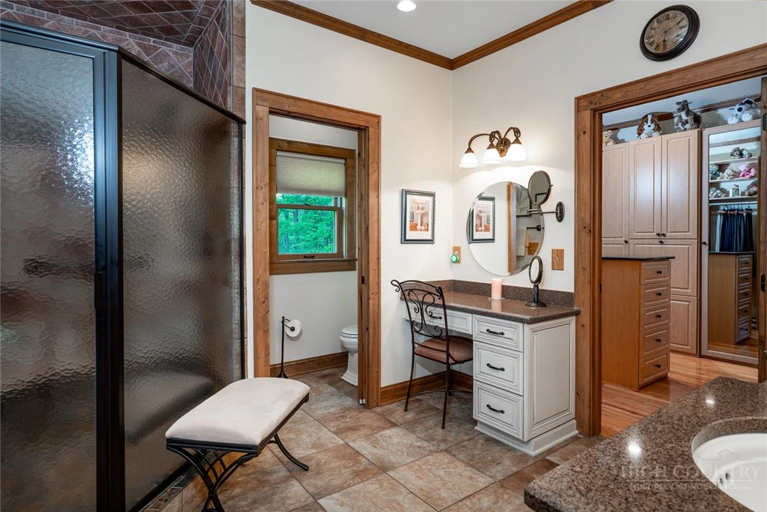 Image number 21 for the current listing