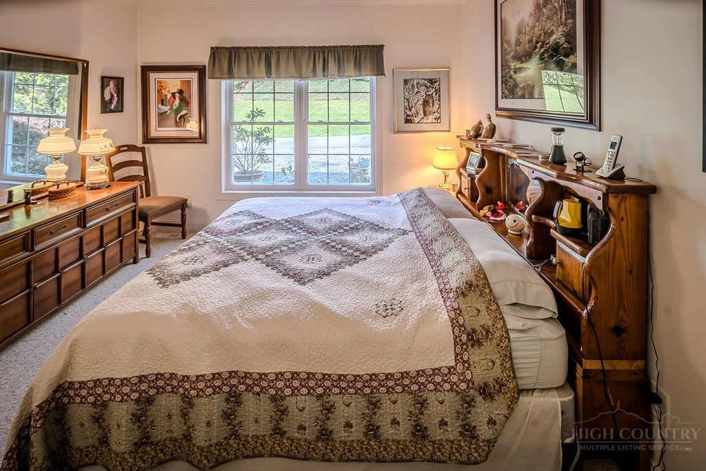 Image number 10 for the current listing