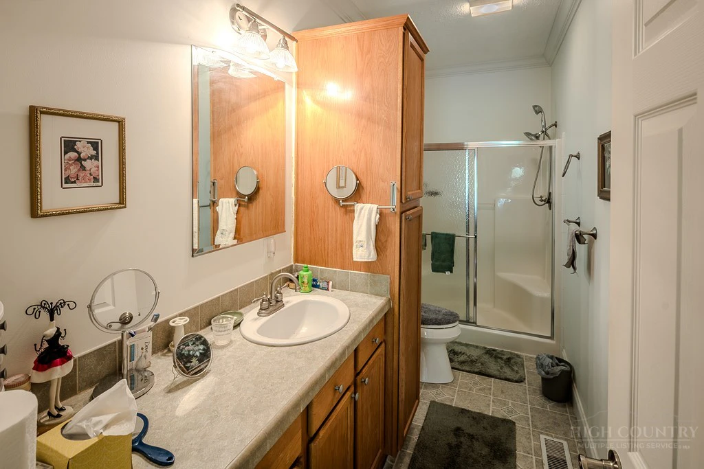 Image number 2 for the current listing