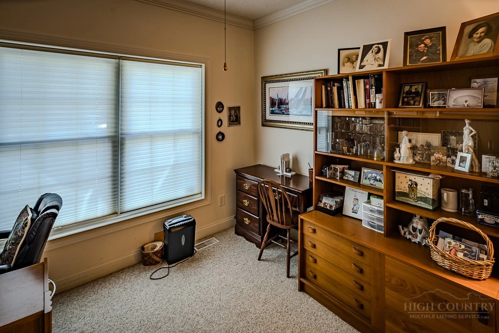 Image number 14 for the current listing