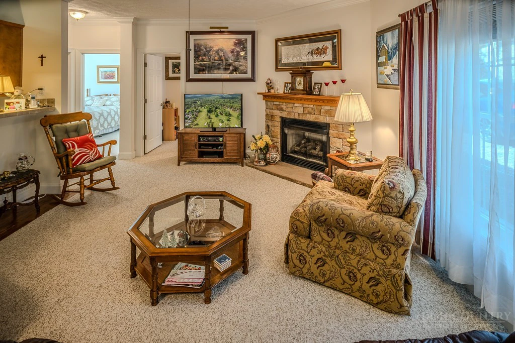 Image number 21 for the current listing