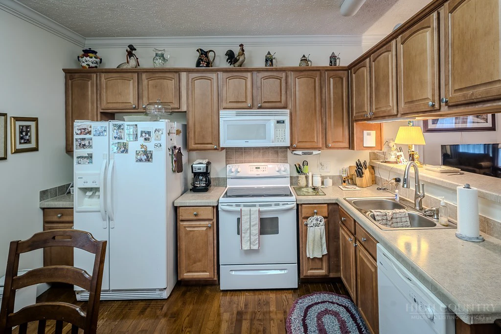 Image number 3 for the current listing