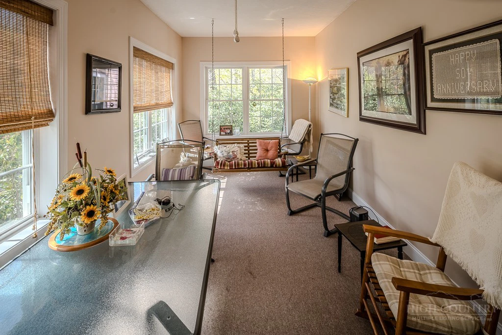 Image number 5 for the current listing