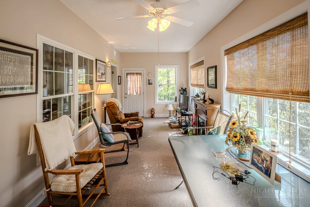 Image number 6 for the current listing