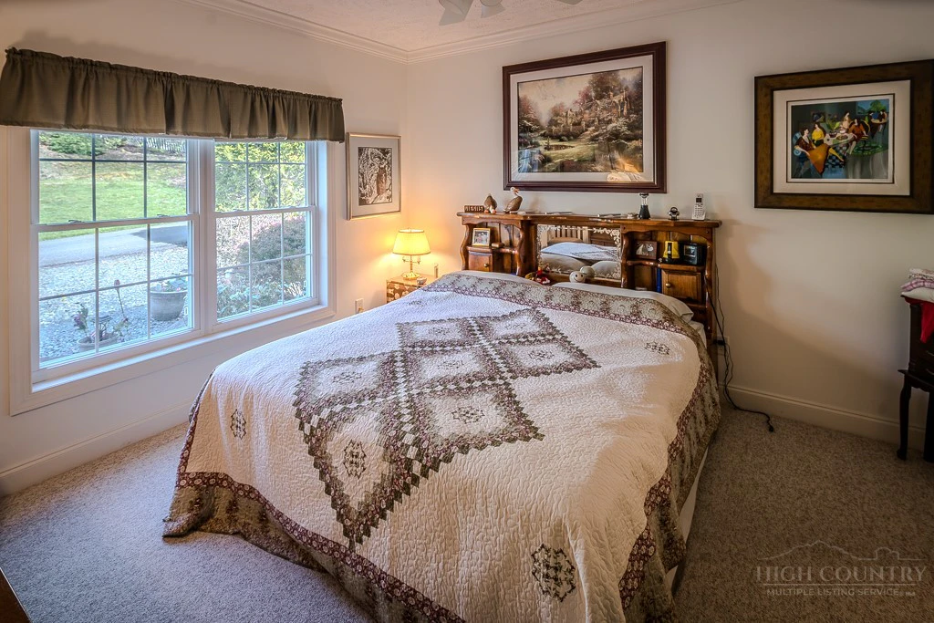 Image number 7 for the current listing