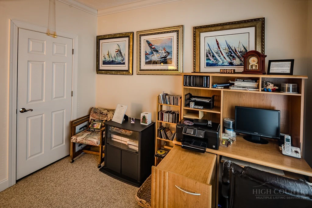 Image number 15 for the current listing