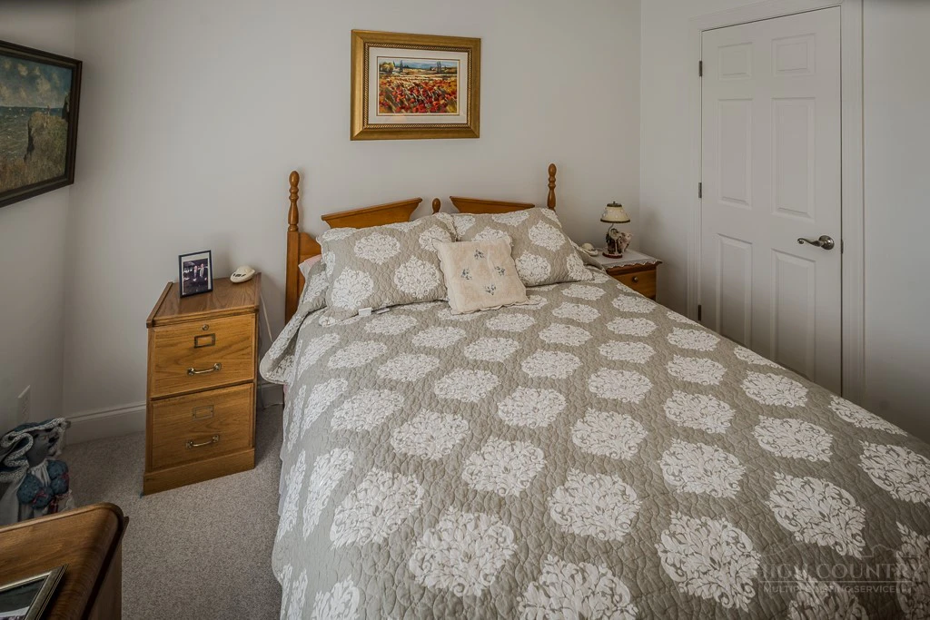 Image number 18 for the current listing