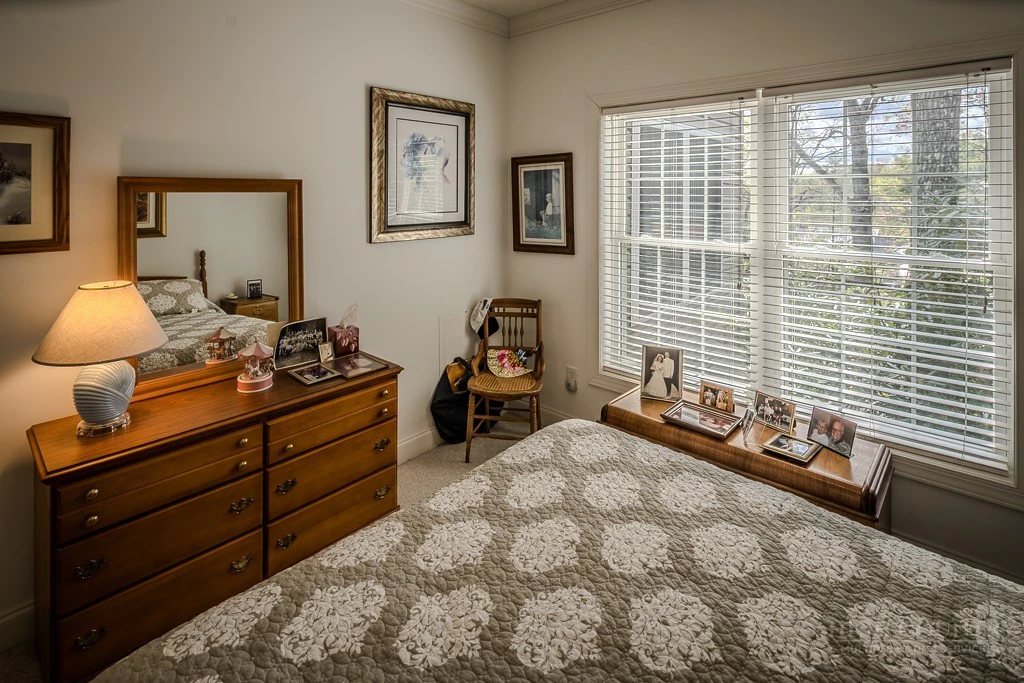 Image number 19 for the current listing