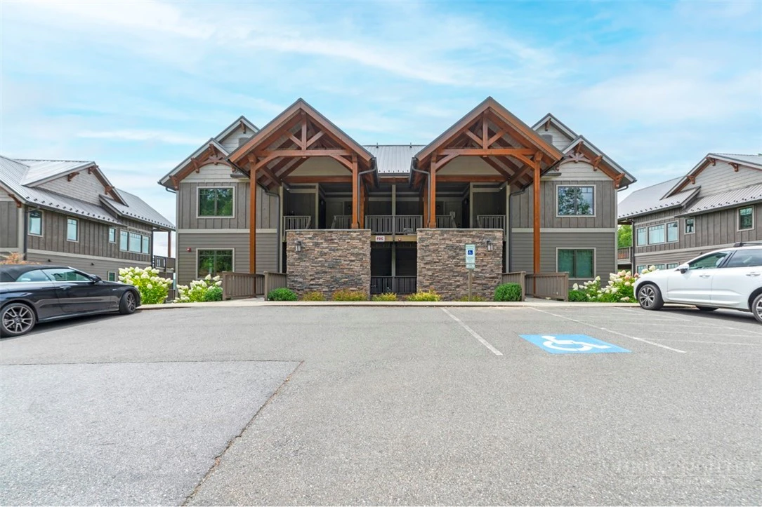 Image number 2 for the current listing