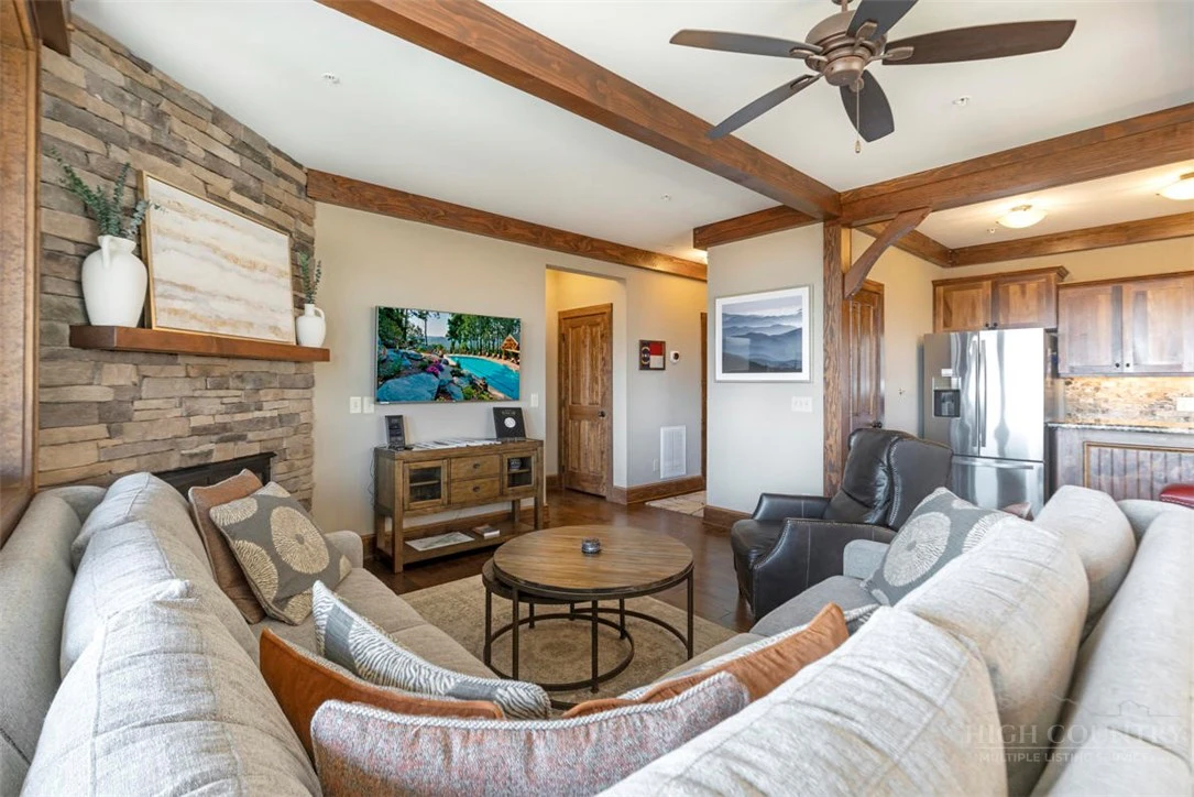 Image number 4 for the current listing