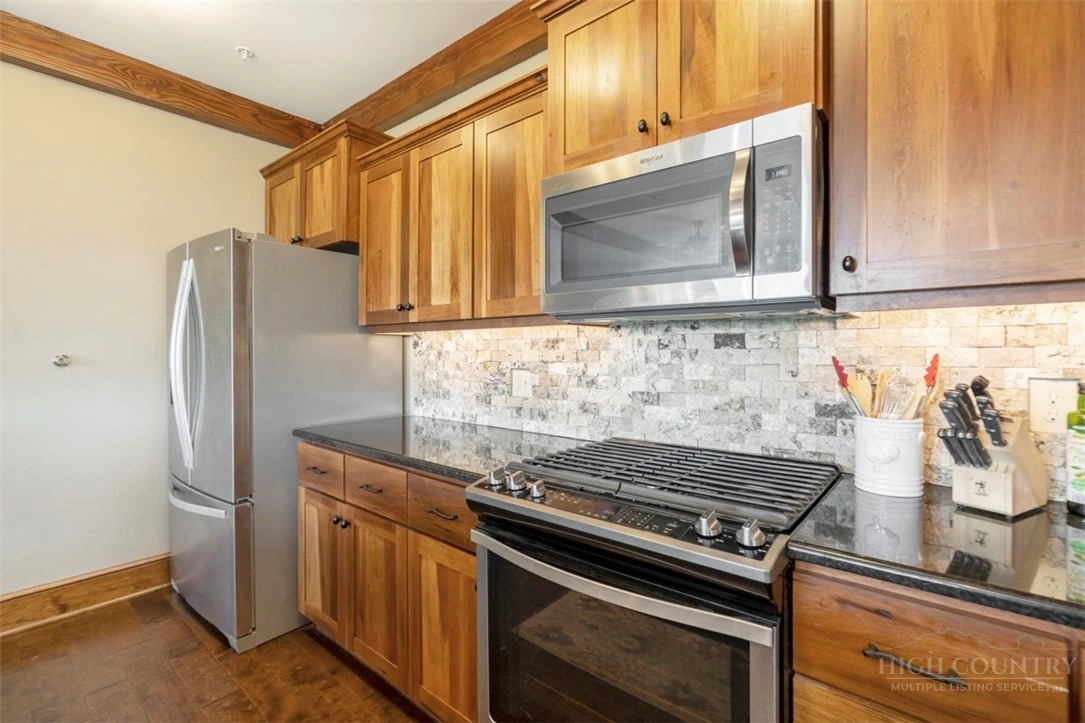 Image number 5 for the current listing