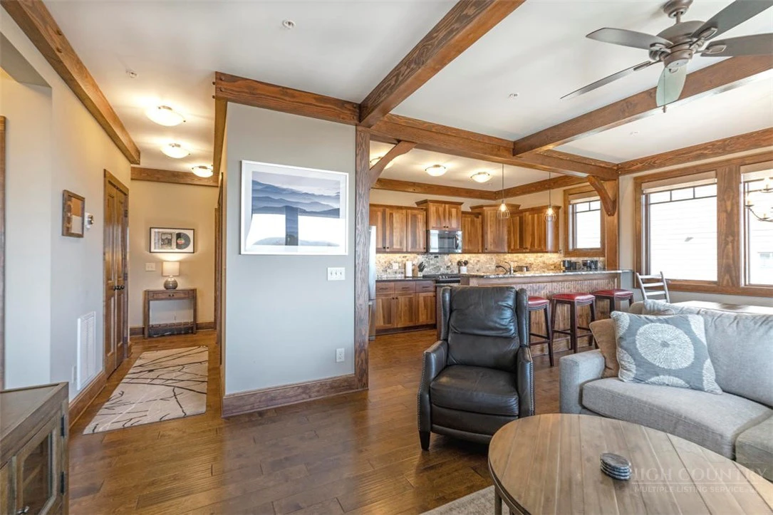 Image number 7 for the current listing