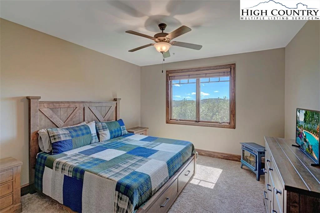 Image number 18 for the current listing