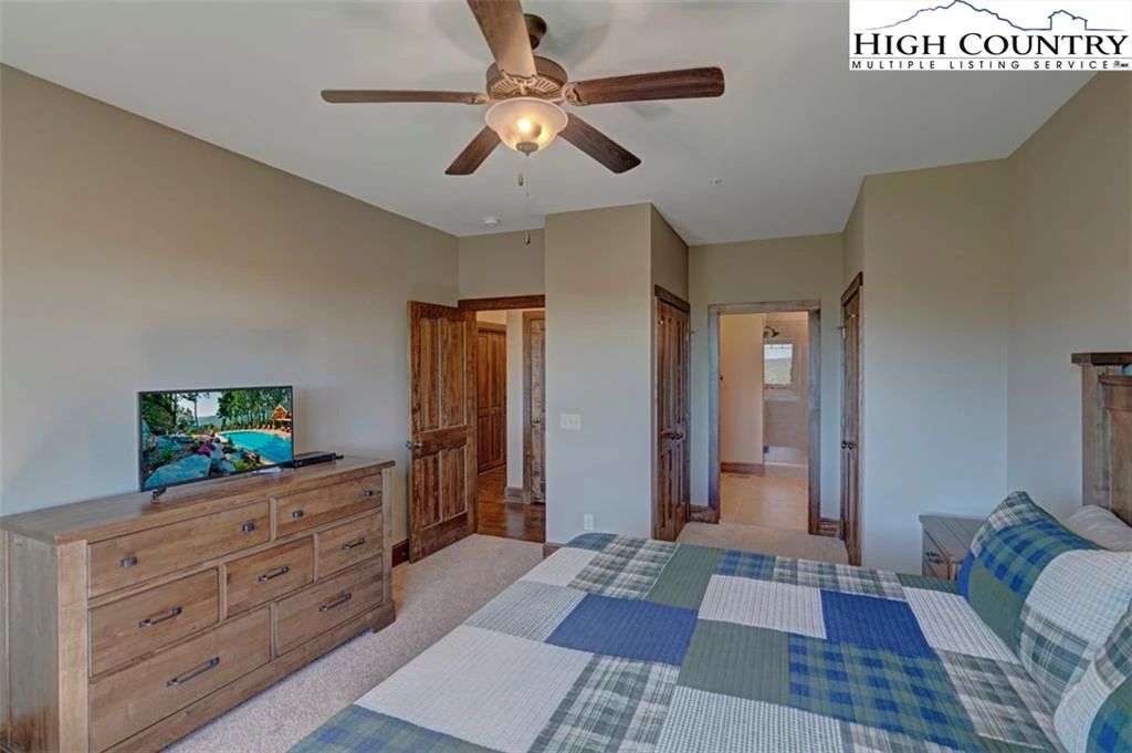 Image number 2 for the current listing