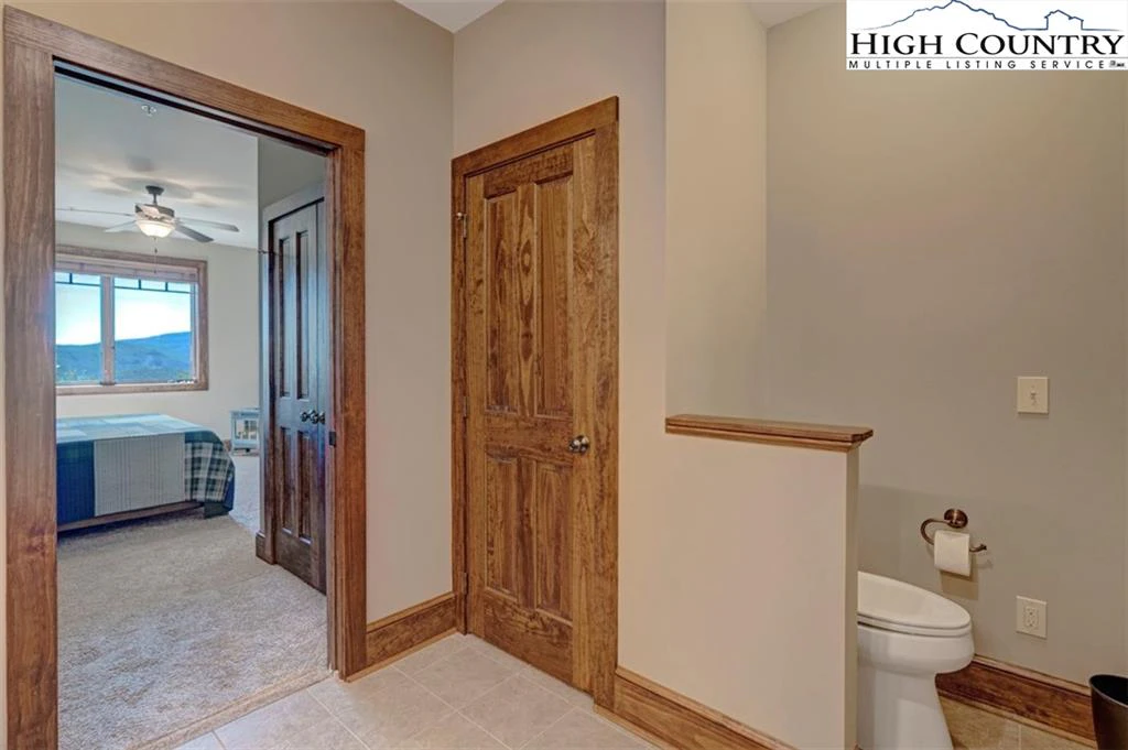 Image number 15 for the current listing