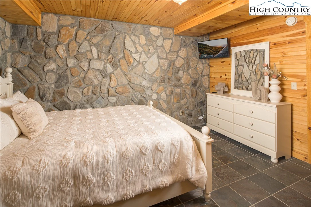 Image number 4 for the current listing