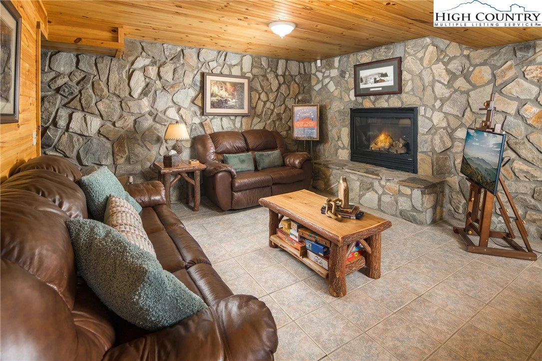 Image number 7 for the current listing