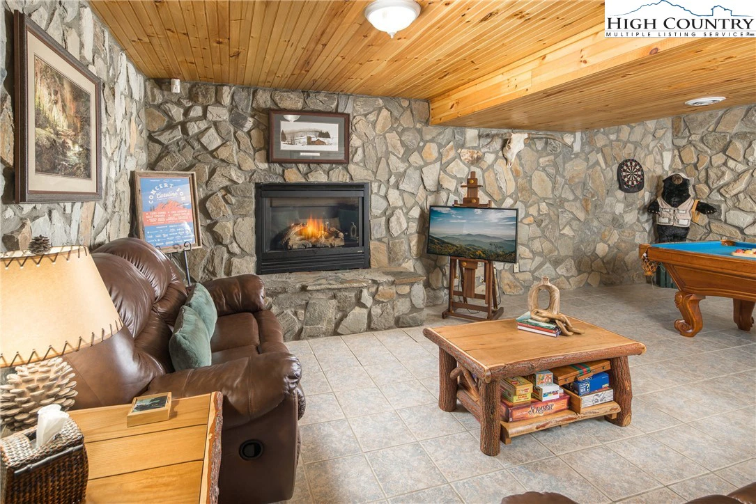 Image number 8 for the current listing