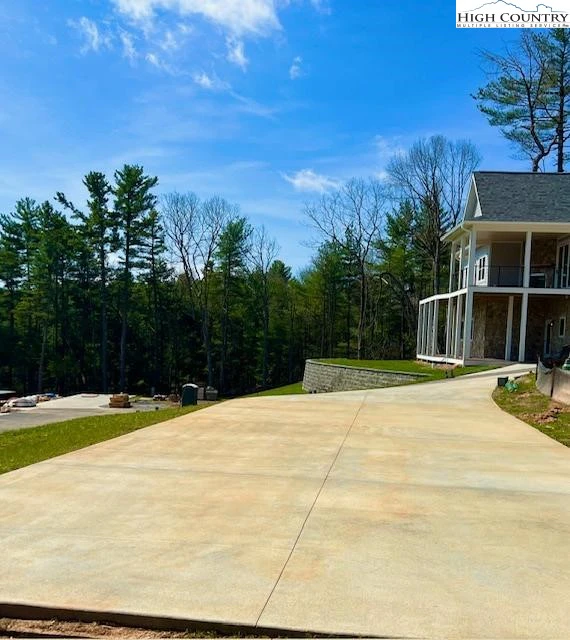 Image number 1 for the current listing