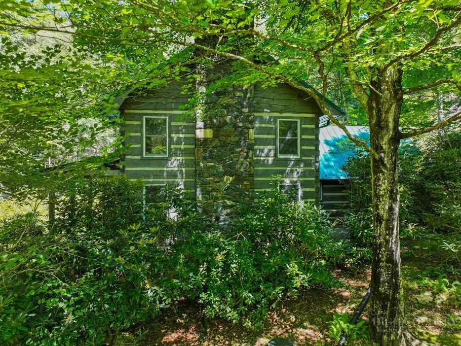 Image number 10 for the current listing