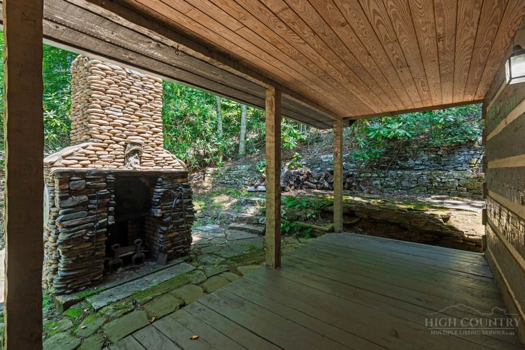 Image number 18 for the current listing