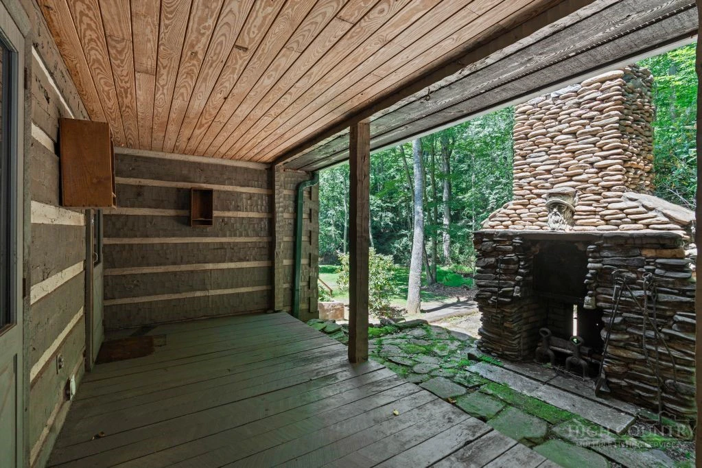 Image number 20 for the current listing
