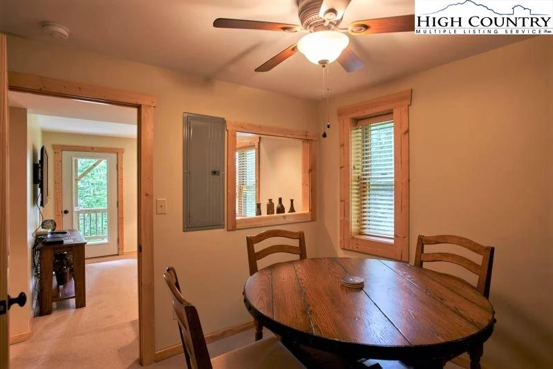 Image number 7 for the current listing
