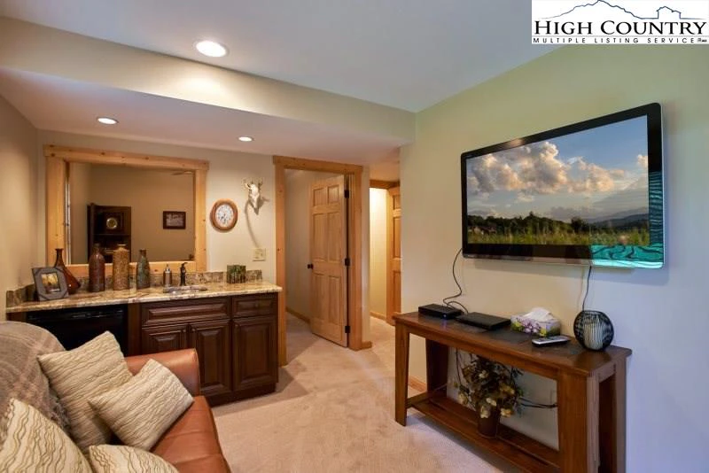 Image number 6 for the current listing