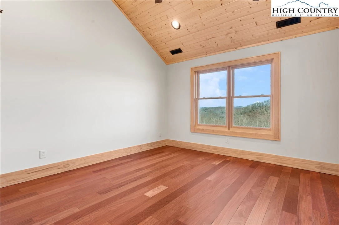 Image number 3 for the current listing