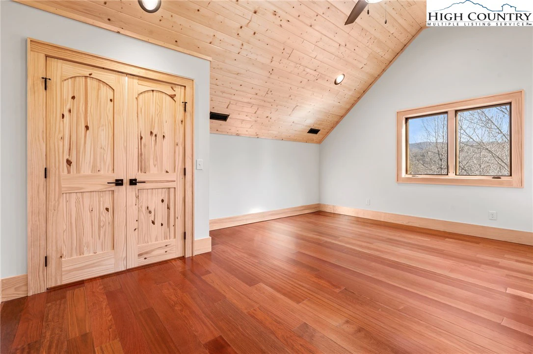Image number 10 for the current listing