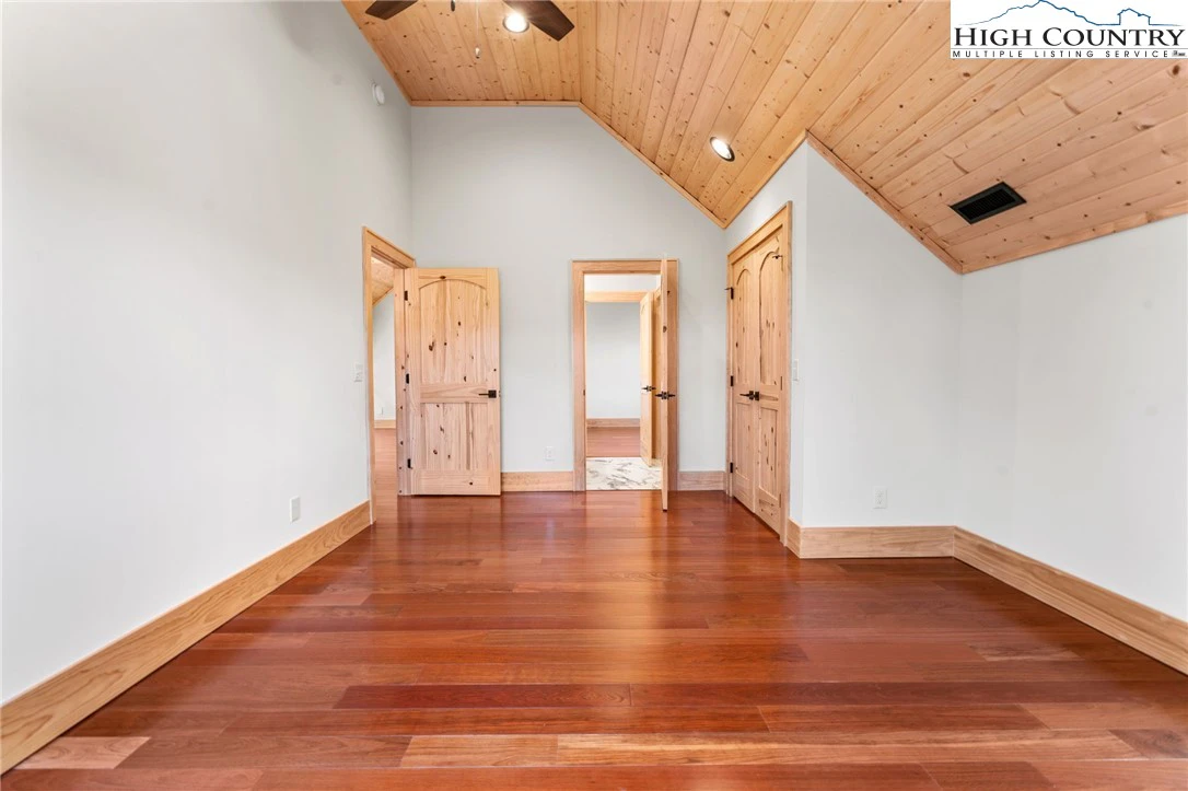 Image number 11 for the current listing