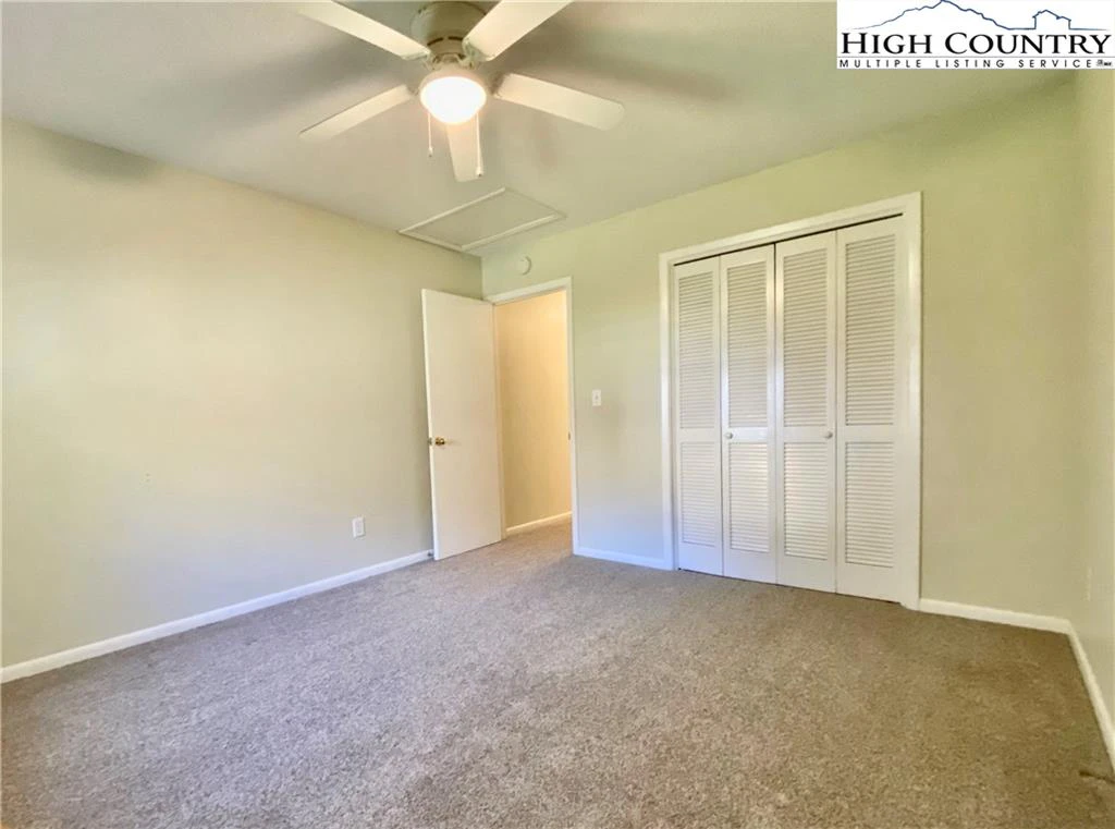 Image number 11 for the current listing