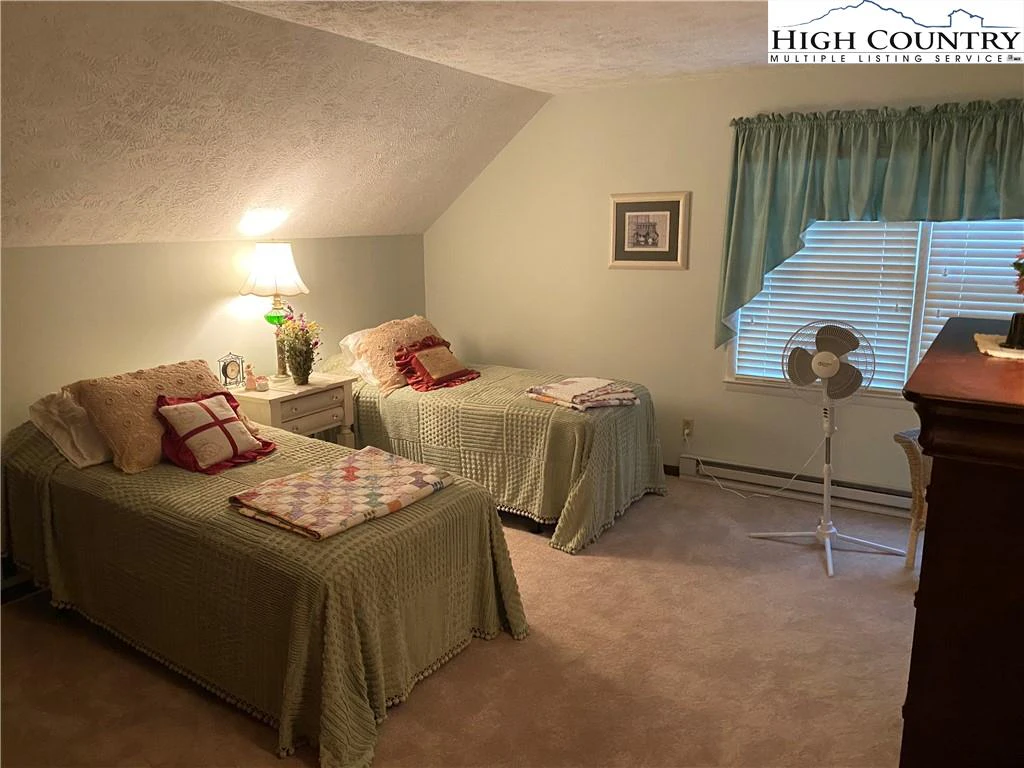 Image number 10 for the current listing