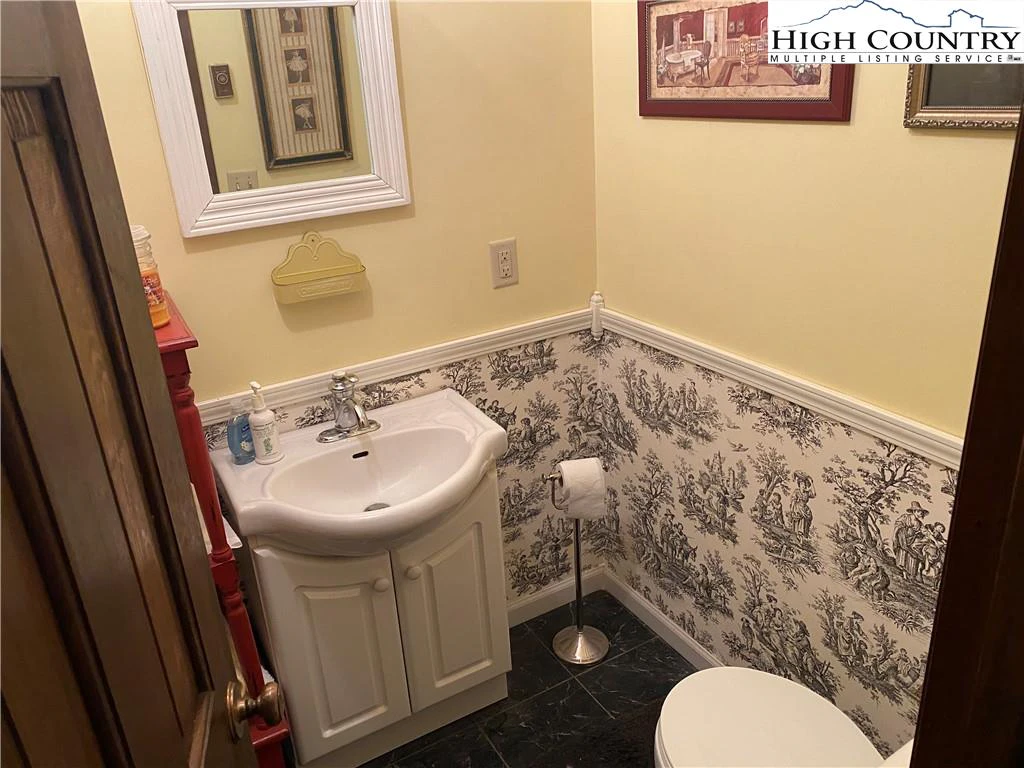 Image number 8 for the current listing
