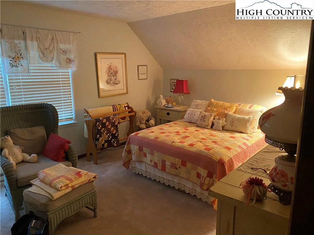 Image number 6 for the current listing