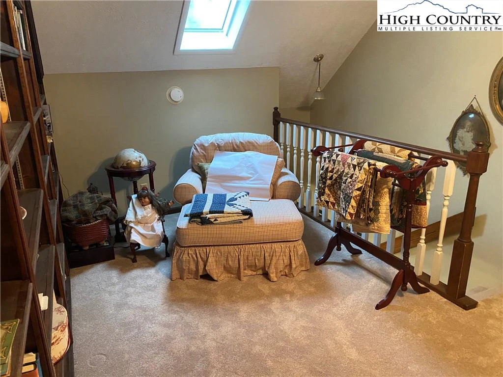 Image number 4 for the current listing