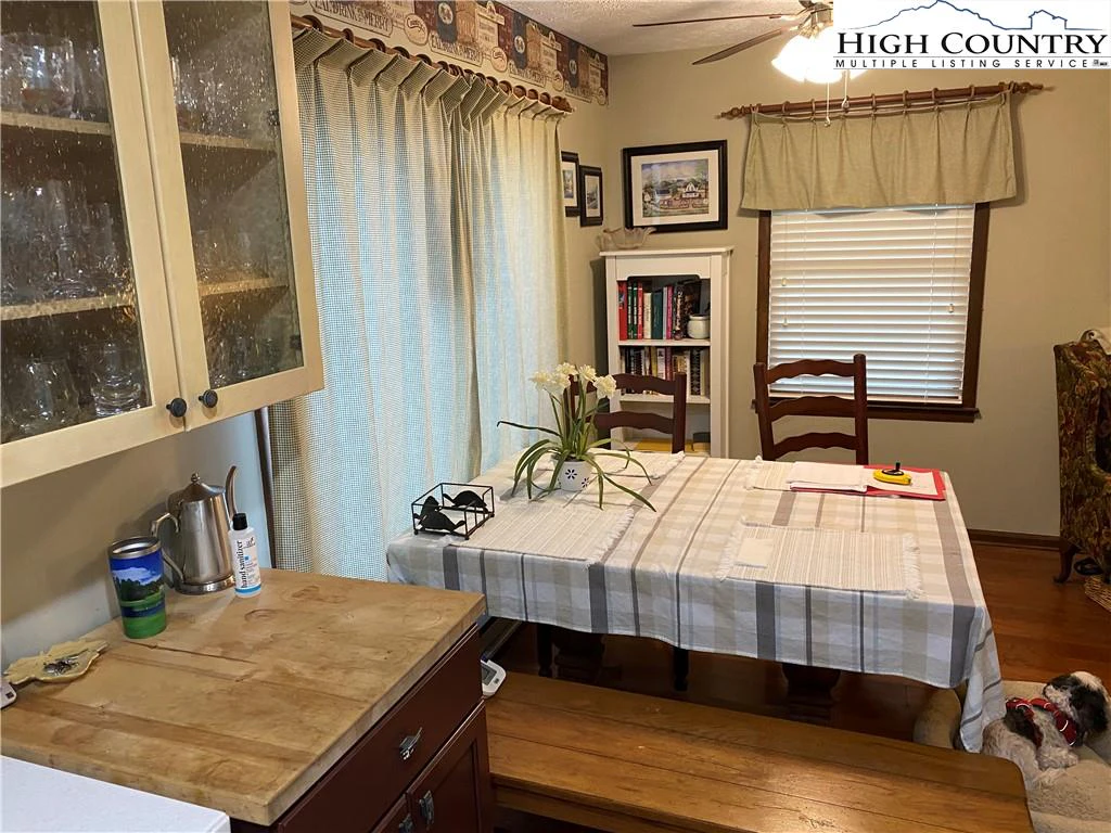 Image number 14 for the current listing