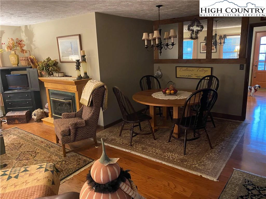 Image number 13 for the current listing