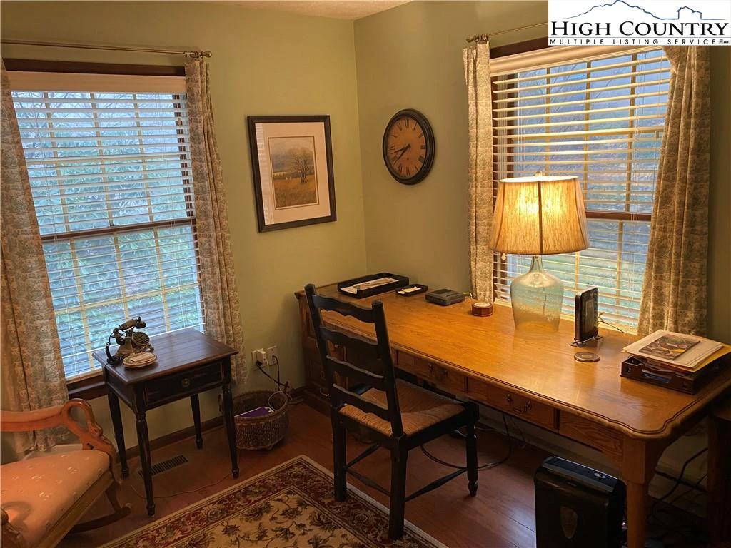 Image number 12 for the current listing