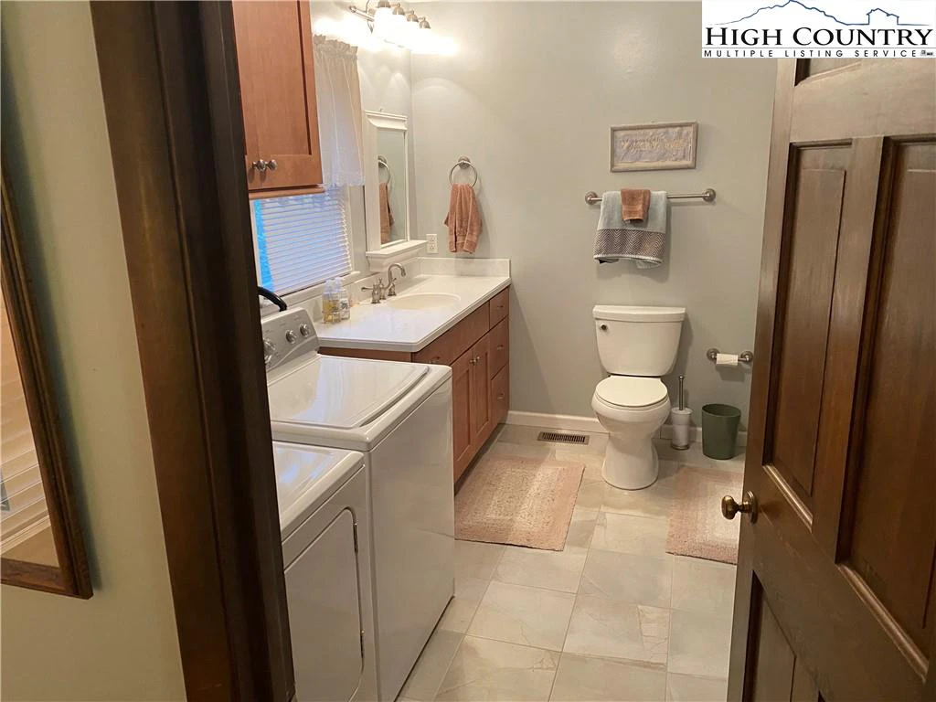Image number 2 for the current listing