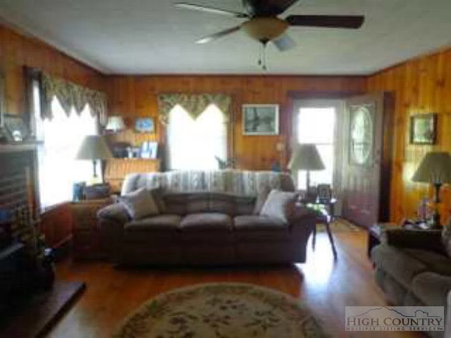 Image number 9 for the current listing
