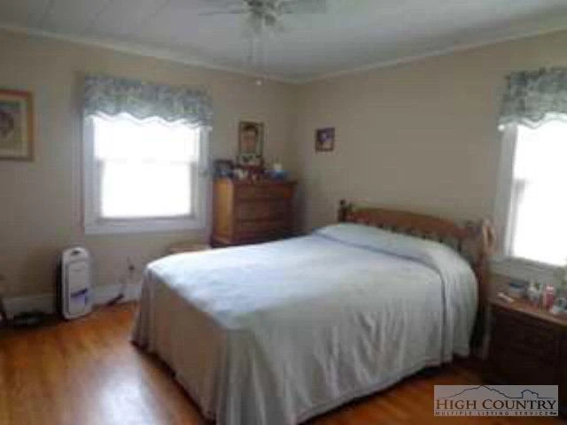 Image number 8 for the current listing