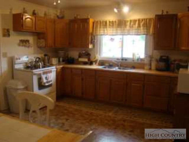 Image number 4 for the current listing