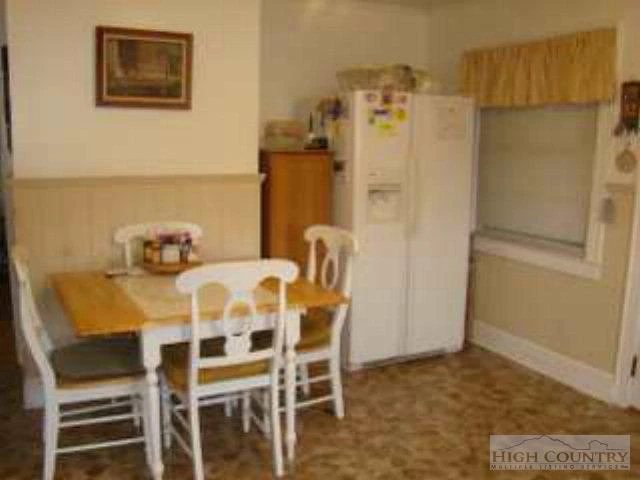 Image number 3 for the current listing