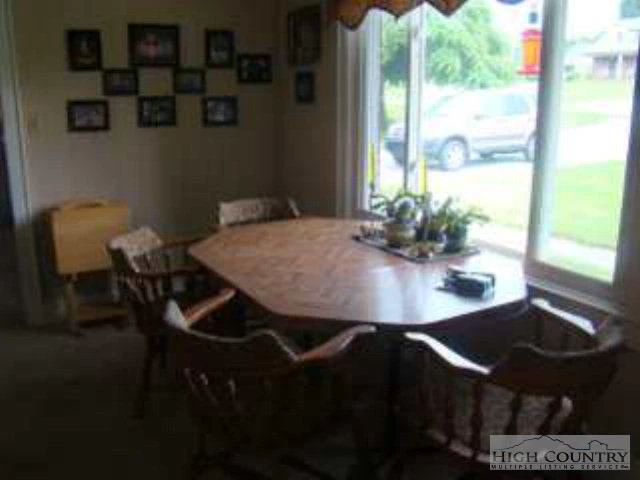 Image number 17 for the current listing
