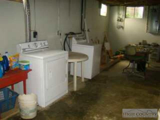 Image number 14 for the current listing